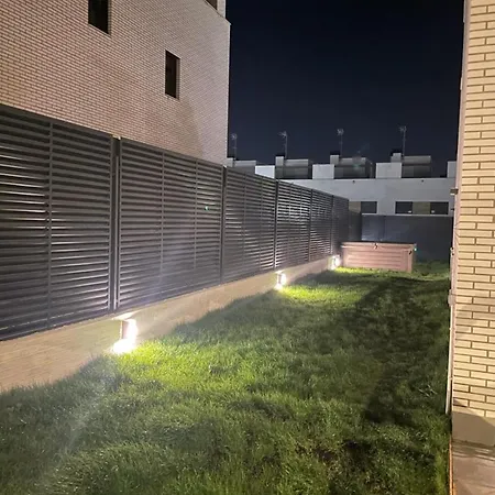 Acogedora Casa En Madrid Con Piscina Privada, Jacuzzy Y Garaje Exterior photo
